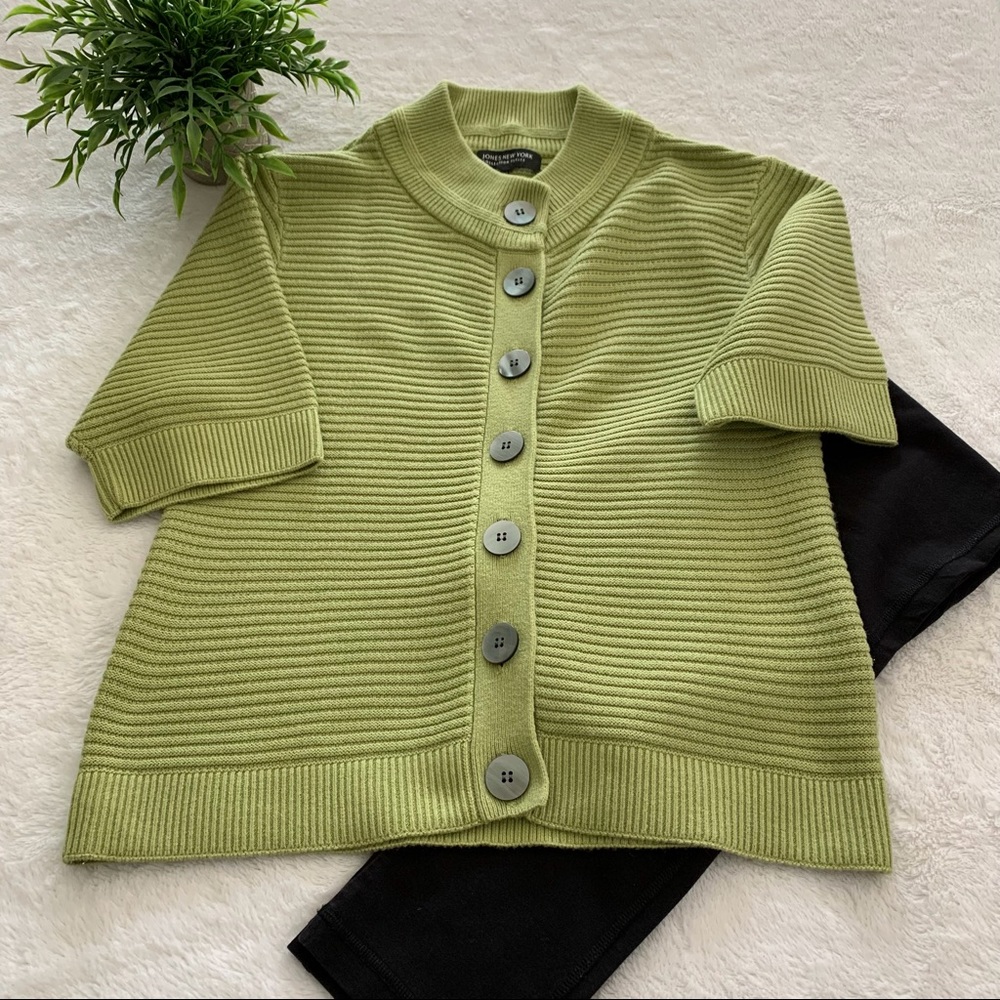 Jones of New York short sleeve button down cardigan.  Size PS.